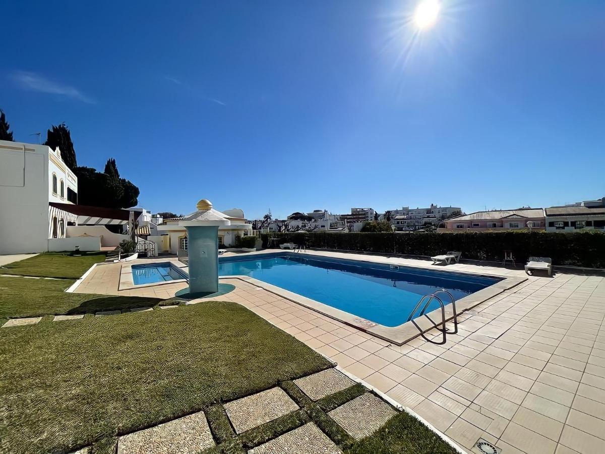 Relaxing 2 Bedroom House 5 Minutes Away From Vilamoura Marina Quarteira Exterior foto